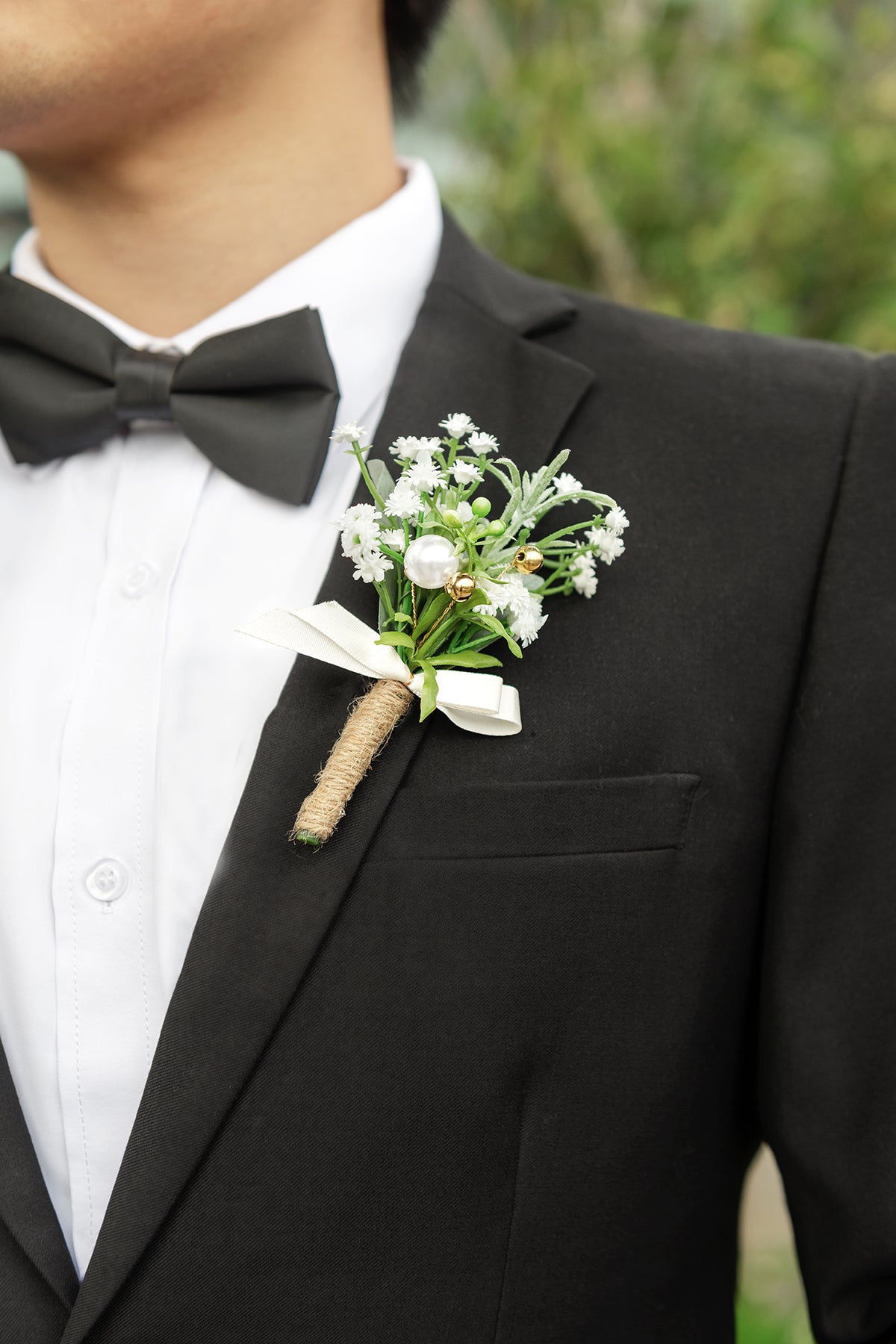 Boutonnieres for Guests in White & Sage
