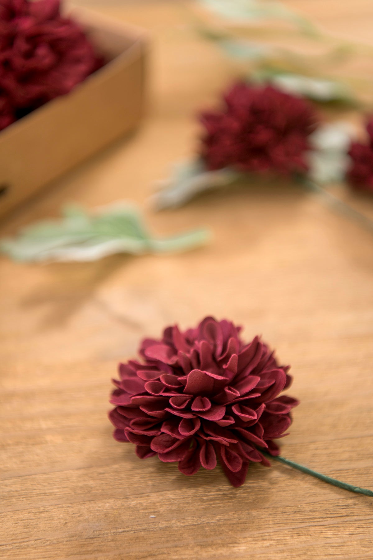 DIY Supporting Flower Boxes in Foam Burgundy Dahlia (25pcs)