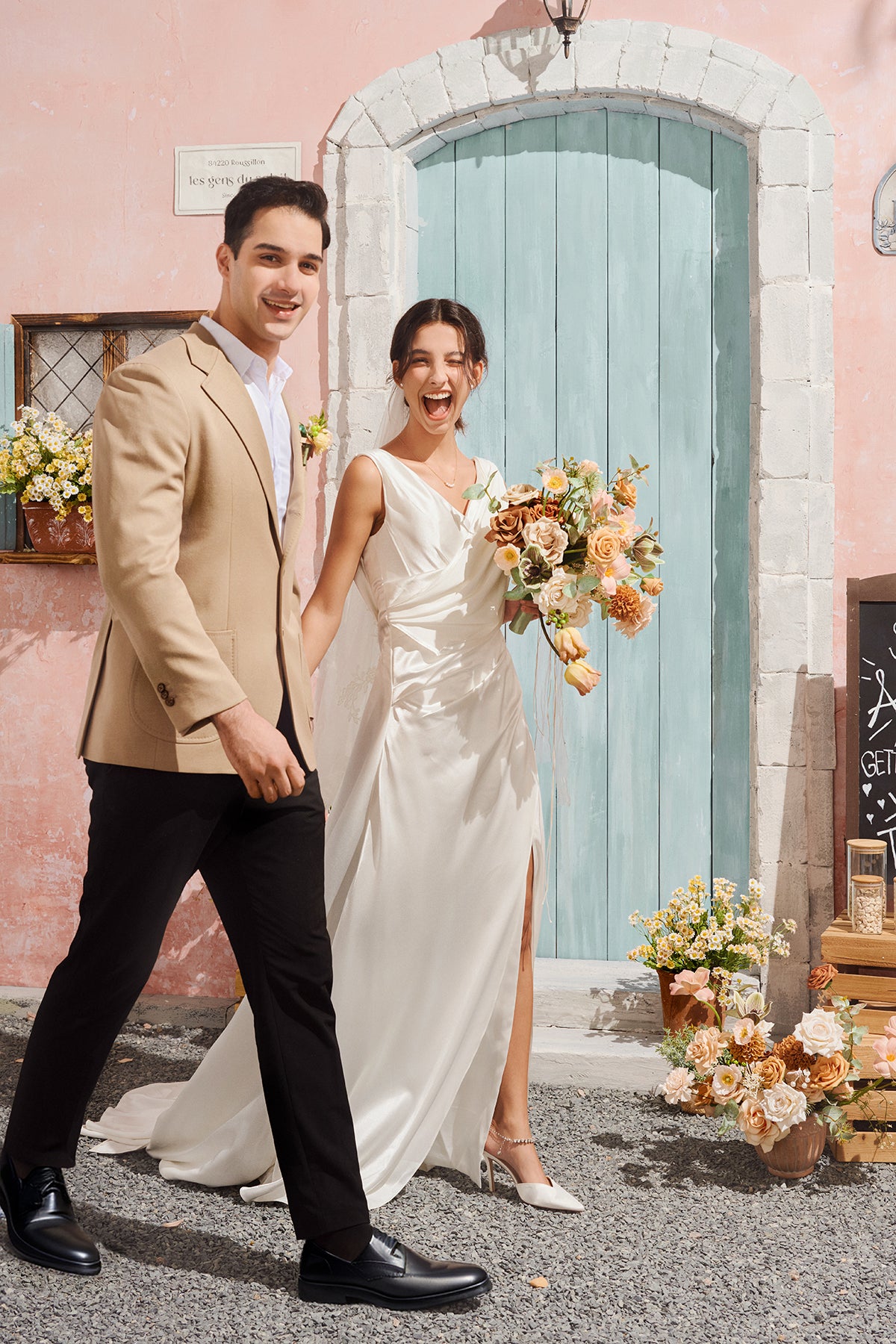 Ling s Moment Medium Free Form Bridal Bouquet in Sunny Peach Apricot