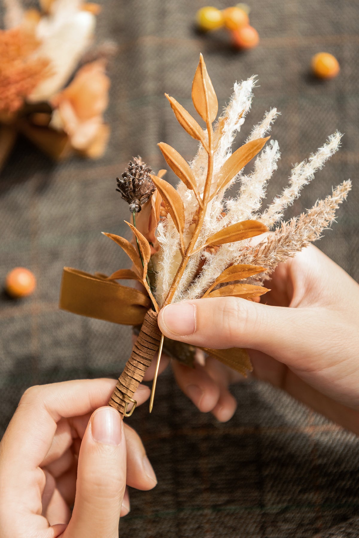 Additional Flower Decorations in Boutonniere (Set of 6)
