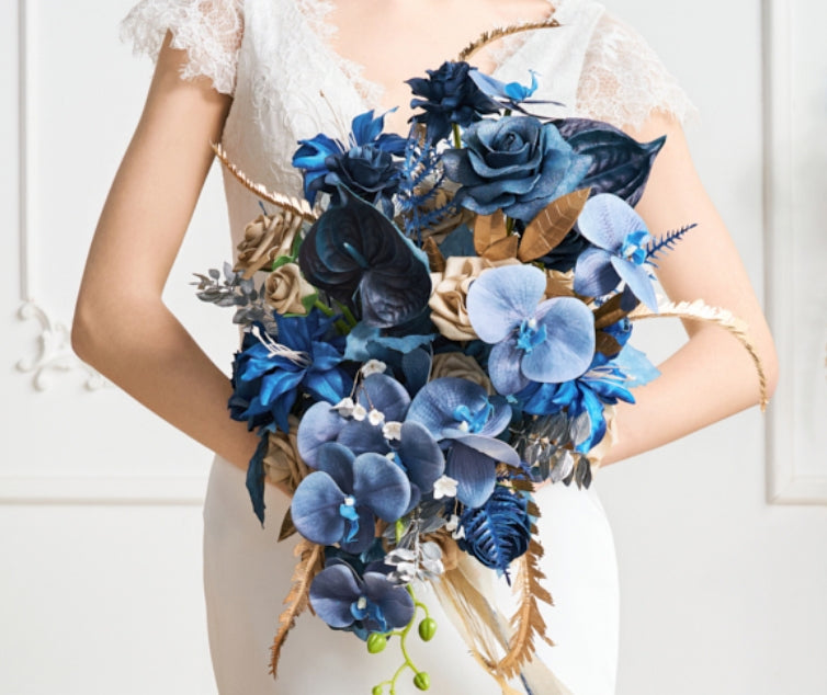 Stately Navy & Gold
Wedding