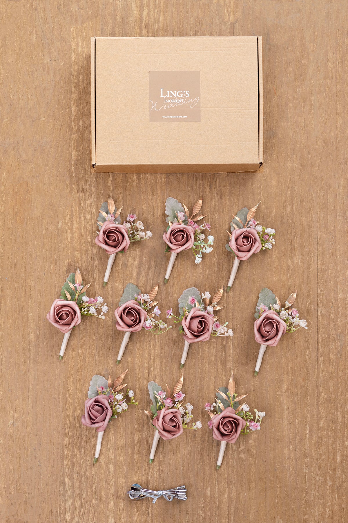 Boutonnieres for Guests in Dusty Rose & Cream