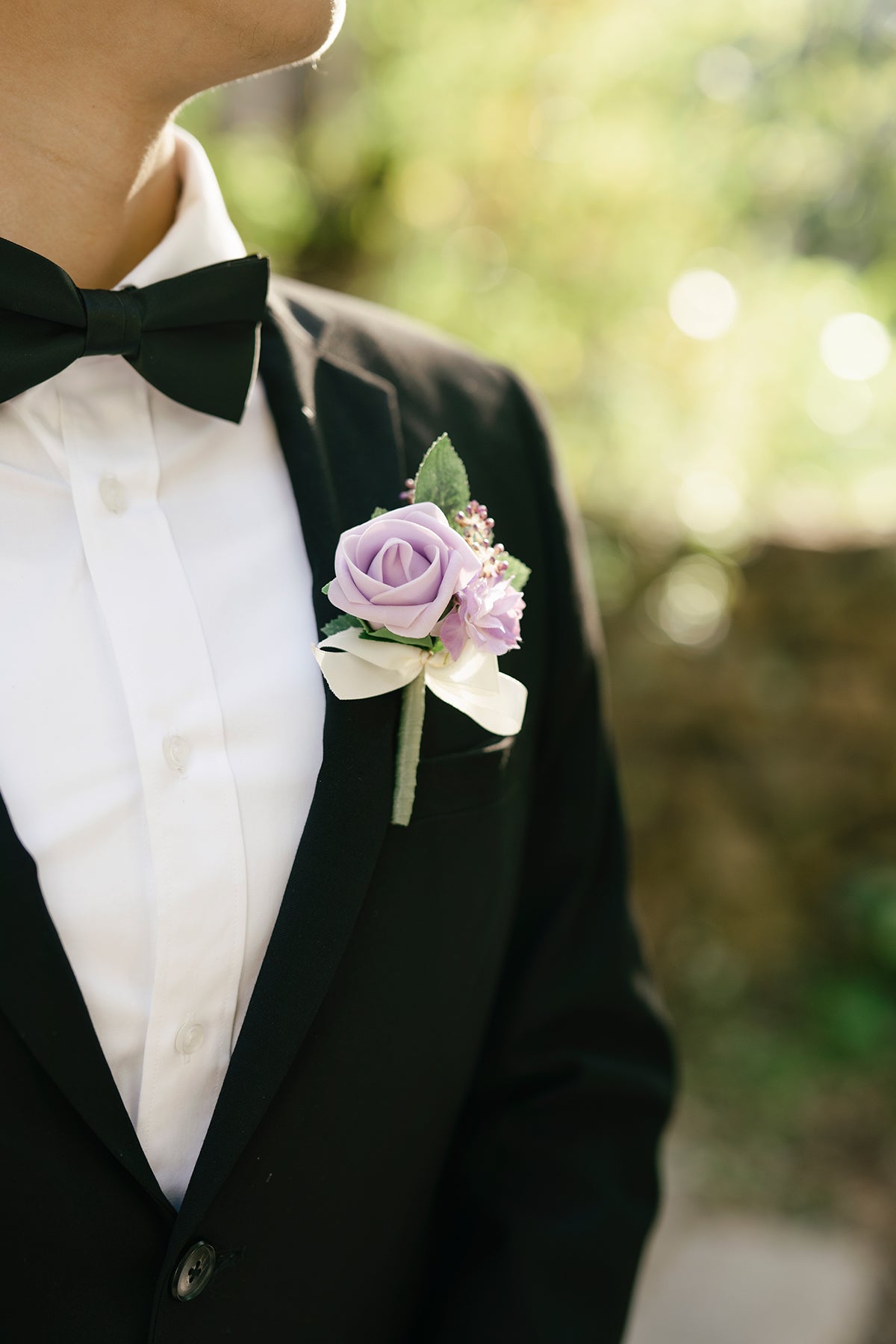 Boutonnieres for Guests in Lilac & Gold