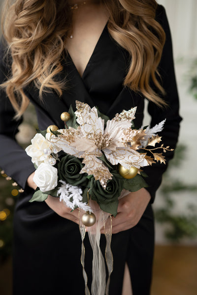 Bridesmaid Posy in Champagne Christmas
