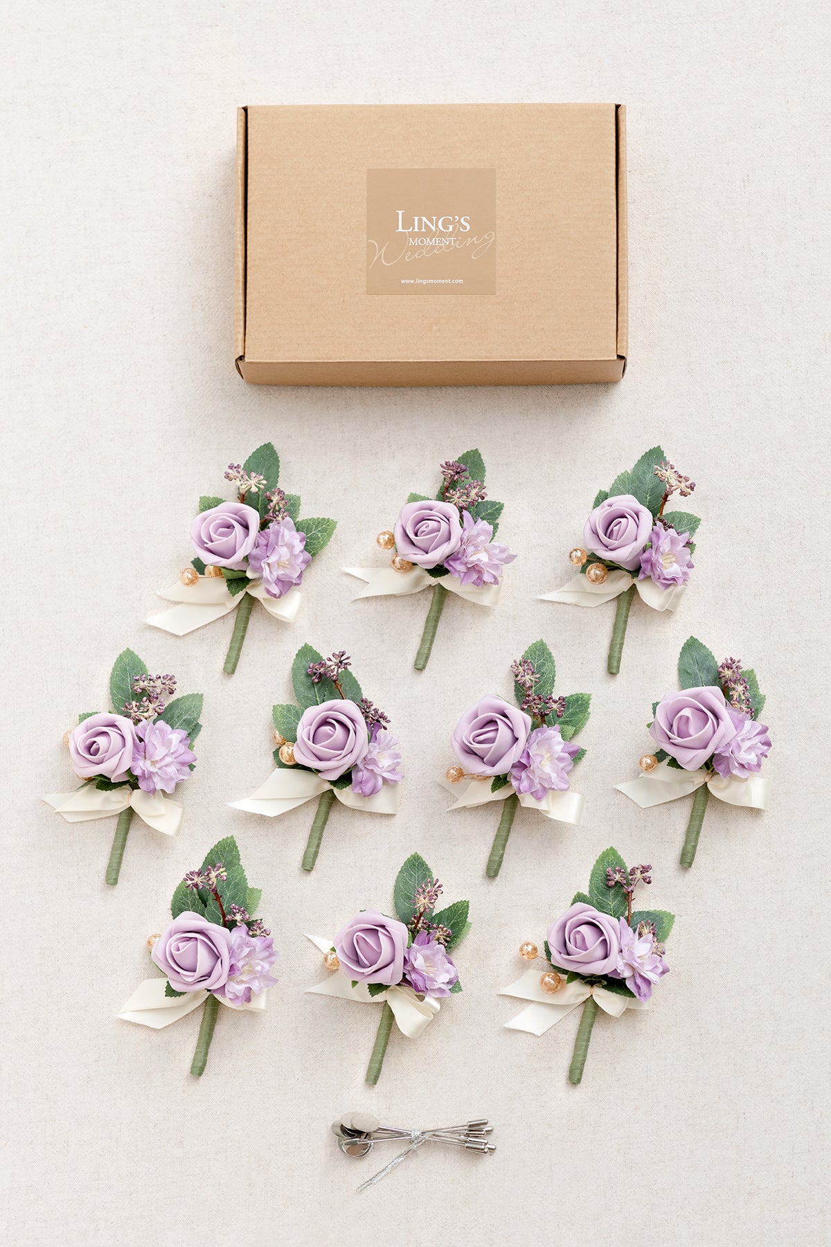 Boutonnieres for Guests in Lilac & Gold