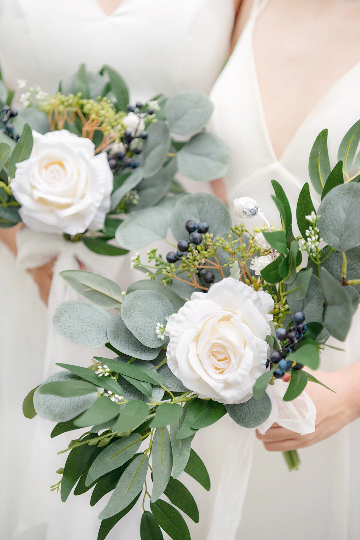 Bridesmaid Posy in Natural Whites