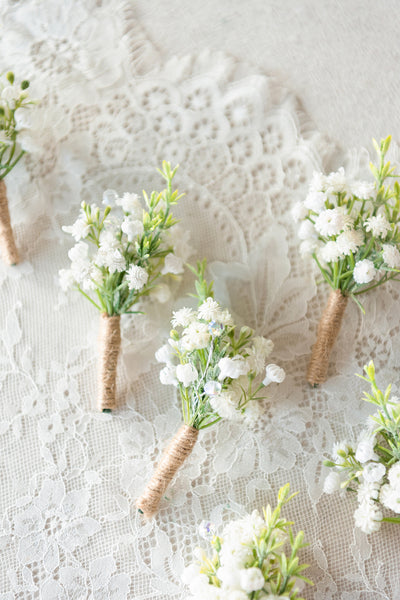 Boutonnieres for Guests in Baby's Breath