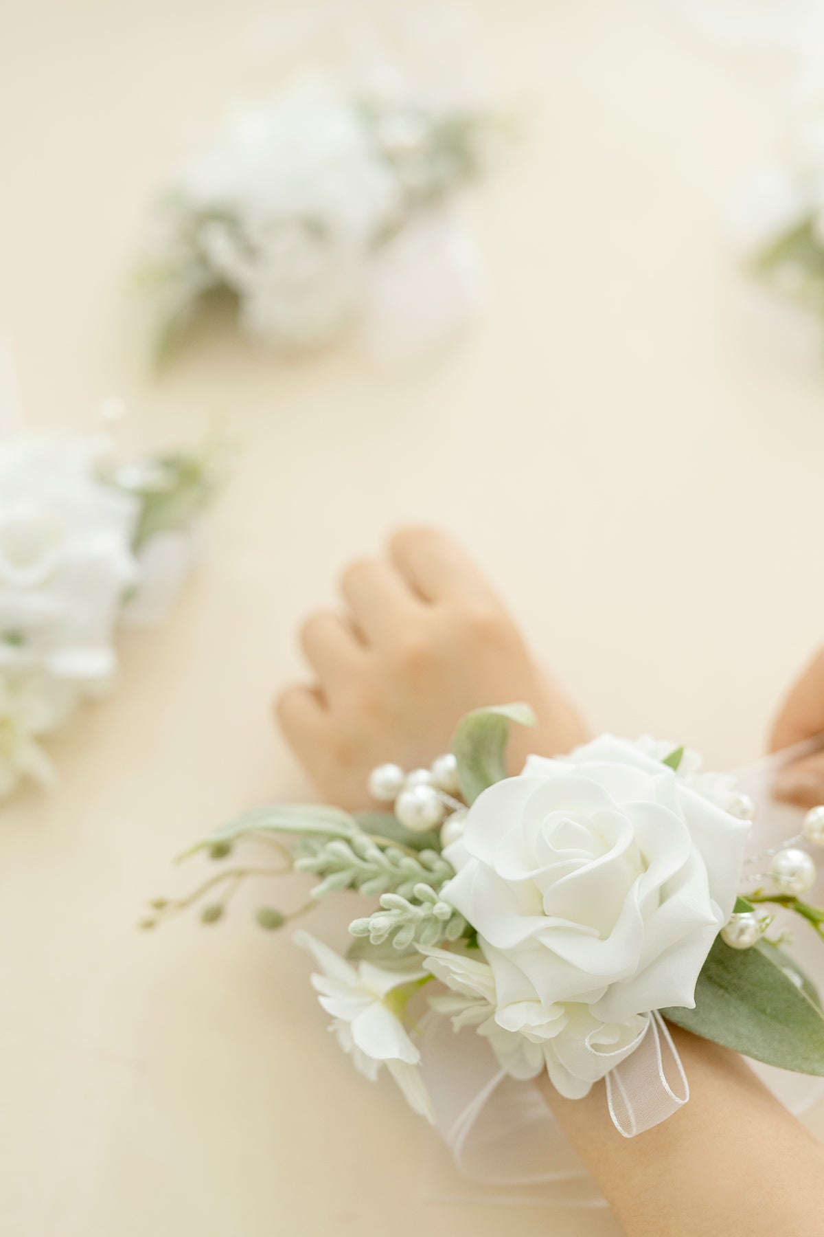 Are Wrist Corsages Still A Thing? How to Revive This Trend for Your We –  Ling's Moment