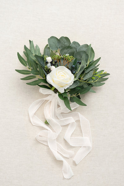 Bridesmaid Posy in Natural Whites