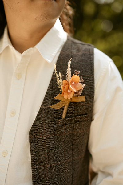 Boutonnieres for Guests in Rust & Sepia