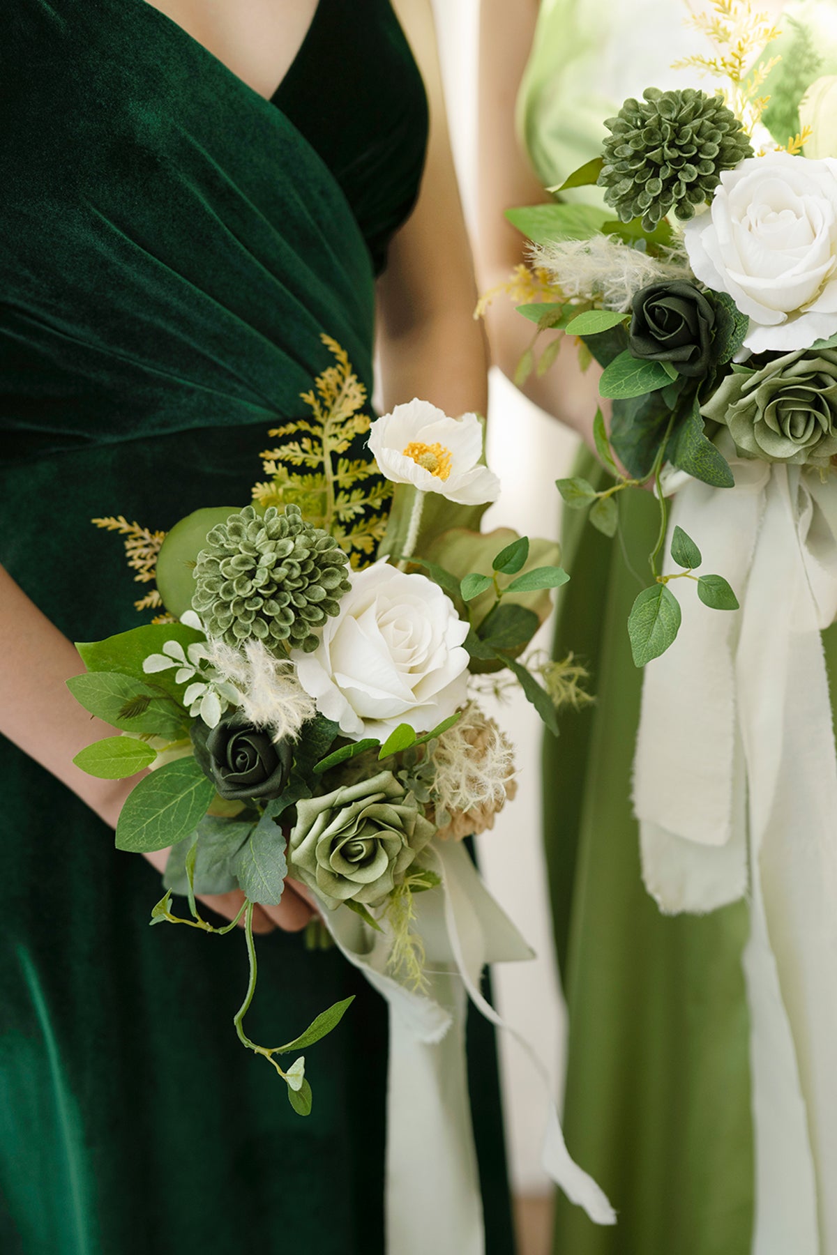 Bridesmaid Posy in Emerald & Tawny Beige