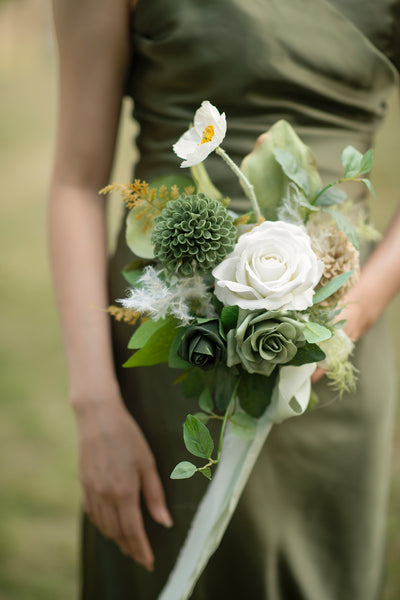 Bridesmaid Posy in Emerald & Tawny Beige