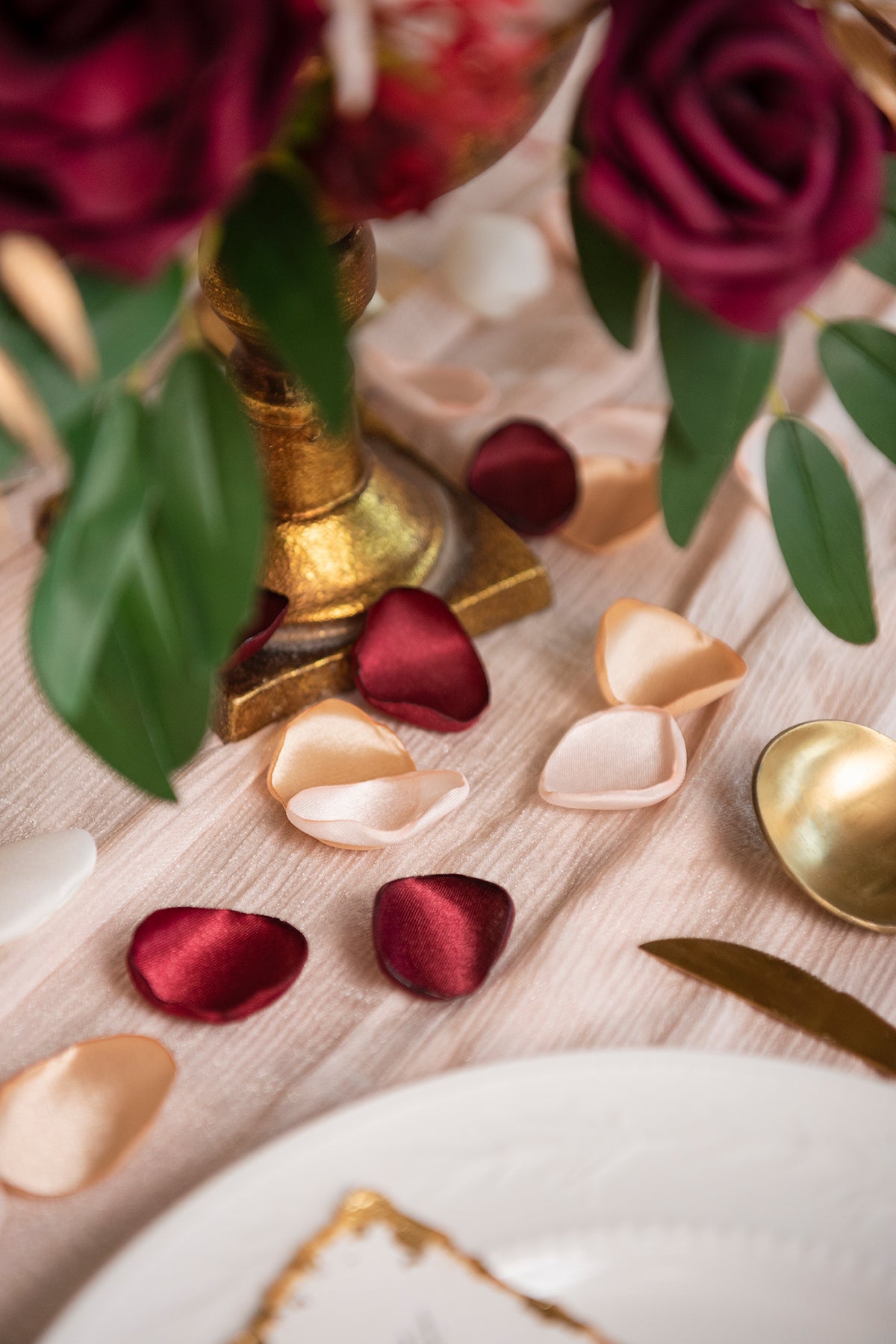 Wedding Rose Petals  Silk Rose Petals 200/400pcs - Red & Burgundy – Ling's  Moment