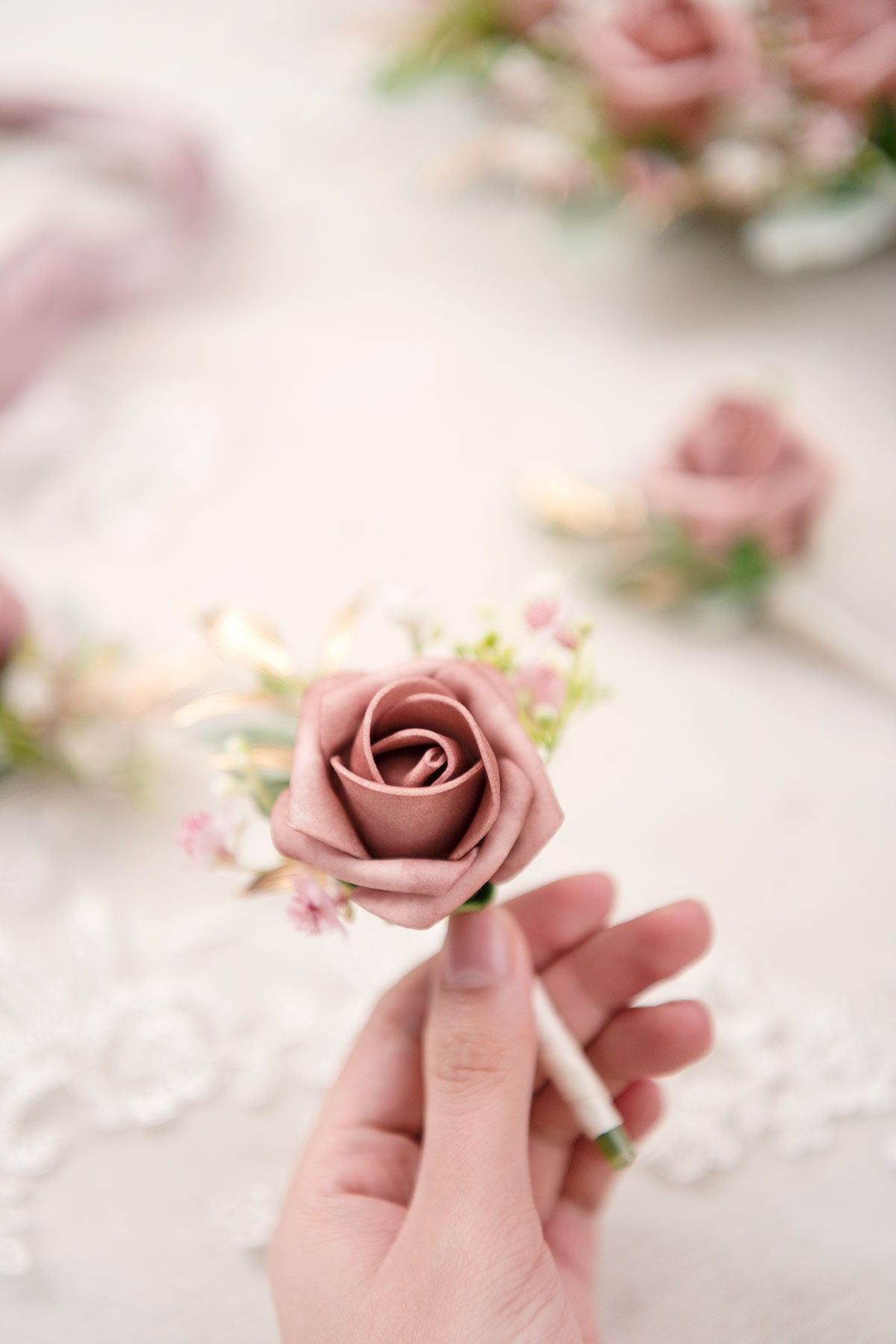 Boutonnieres for Guests in Dusty Rose & Cream