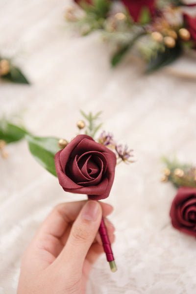 Boutonnieres for Guests in Burgundy