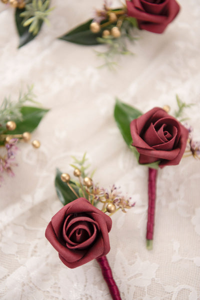 Boutonnieres for Guests in Burgundy